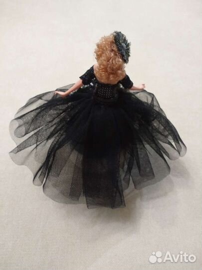 Вращающийся музыкальная кукла