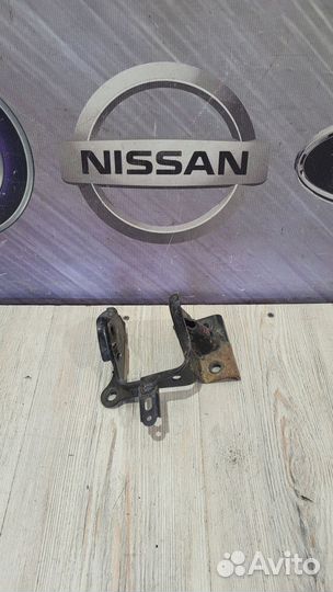 Кронштейн опора крепления кпп коробки передач Niss