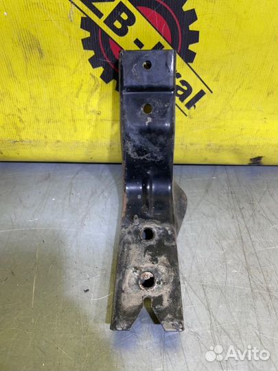 Кронштейн подножки Nissan Patrol Y62 5.6 2011