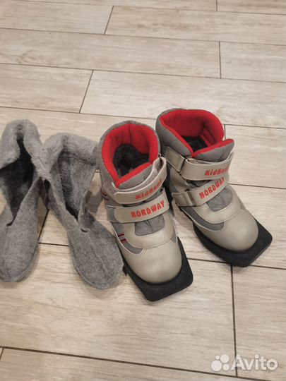 Лыжные ботинки