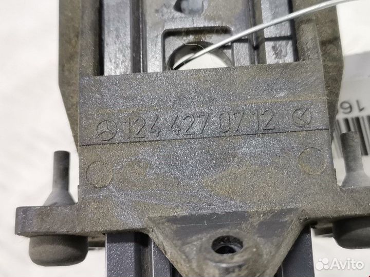 Кнопка ручного тормоза (ручника) Mercedes-Benz