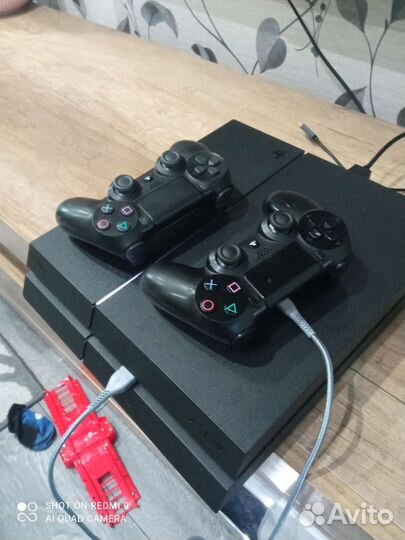 Sony PS4 + 2 геймпада