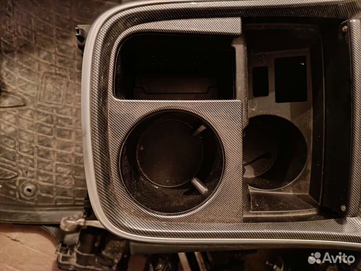 Беспроводная зарядка Hyundai Santafe 4 TM