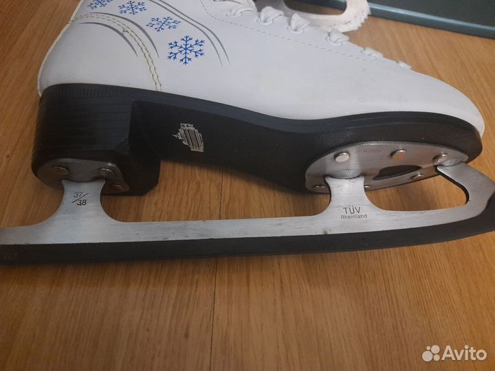 Коньки фигурные р37/38
