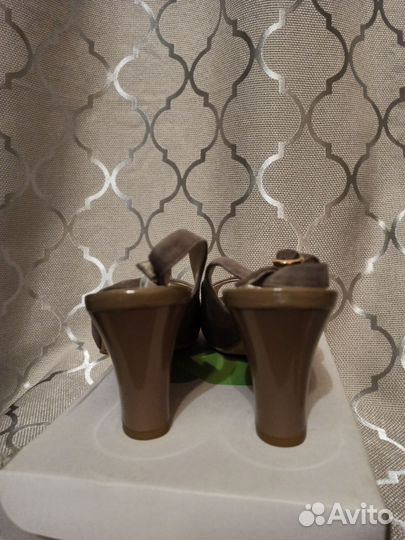 Босоножки женские