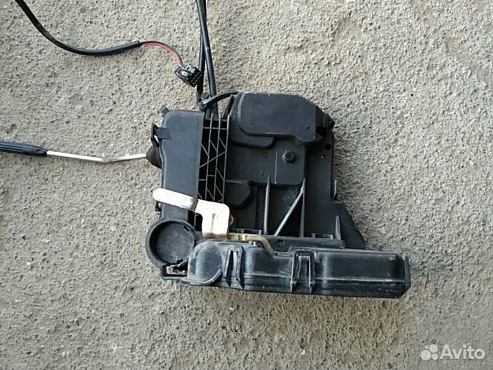Замок передней правой двери Mercedes W211