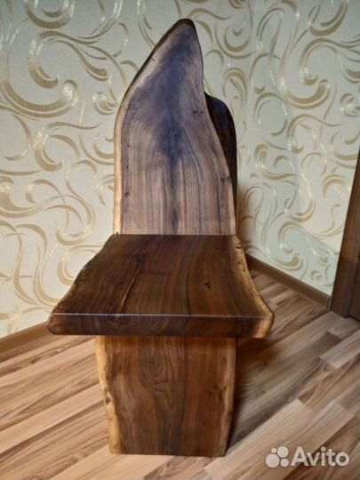 Стул из массива ореха