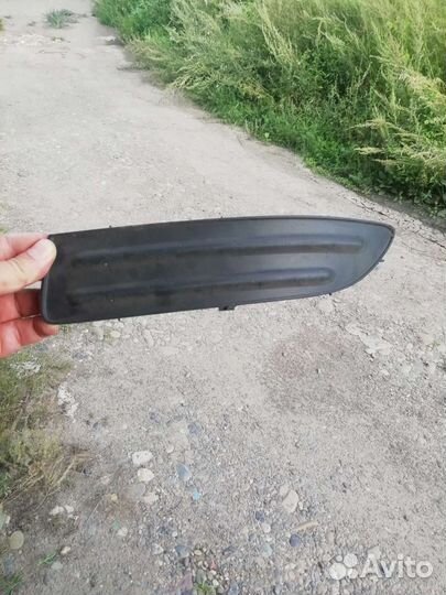 Заглушка противотуманки на Короллу