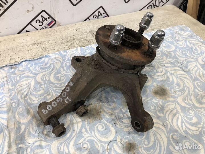 Кулак передний правый Toyota Carina T190