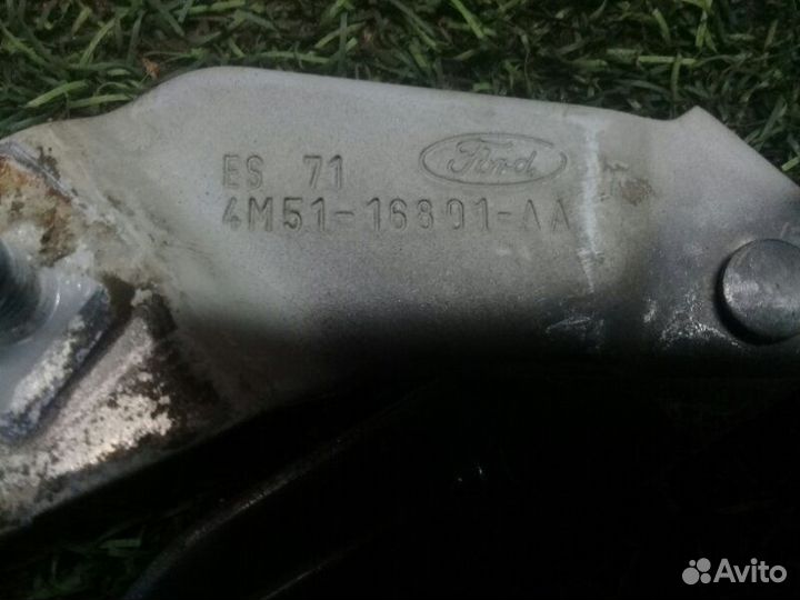 Петля капота передняя левая Ford Focus 2 CB4