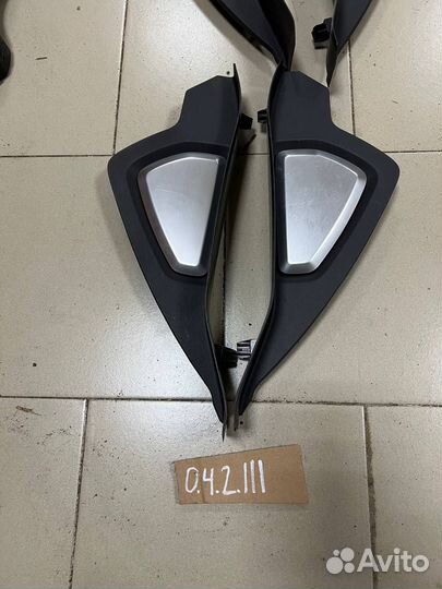 Накладка торпедо velar l560