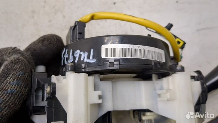 Переключатель поворотов и дворников Toyota Avensis 1