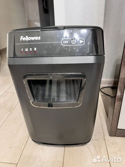 Шредер Fellowes AutoMax 150C черный