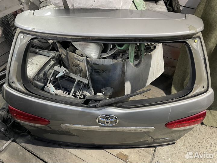 Дверь багажника toyota Wish тойота вишь