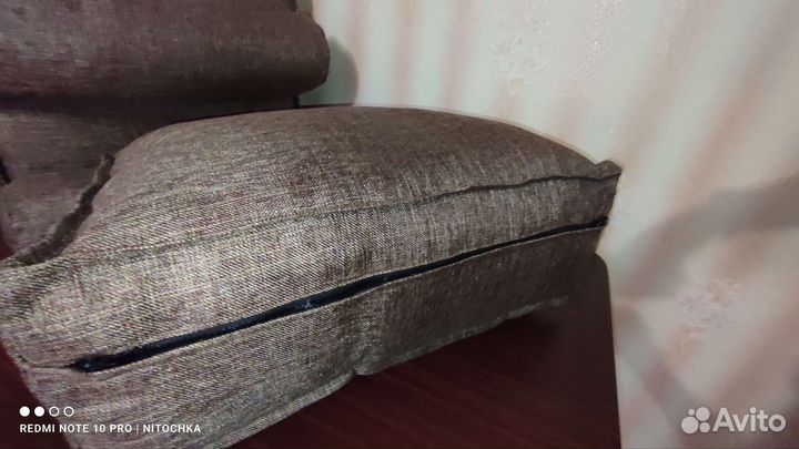 Подушки- треугольники с валиками