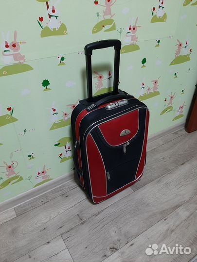 Чемодан на колесах36/57/20см