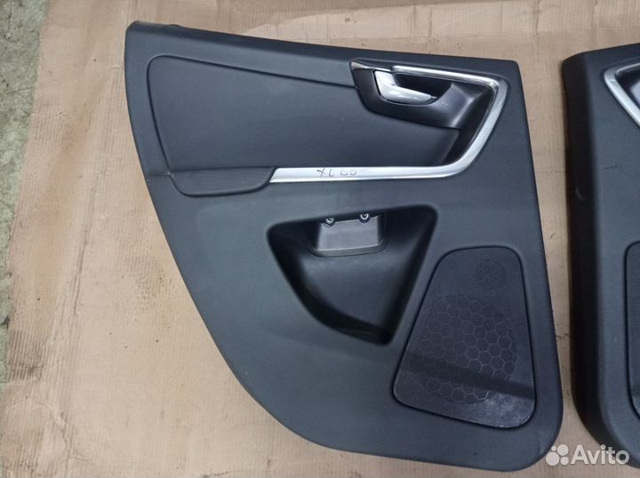 Volvo XC60 обшивки дверей 2009-2017 дверные карты