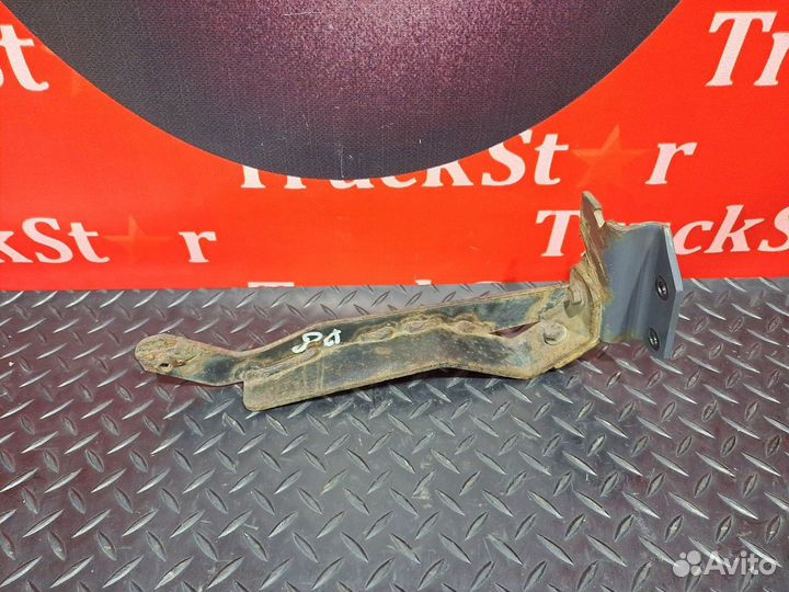 Кронштейн защиты двигателя правый Daf XF105