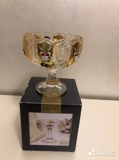 Конфетница на высокой ножке