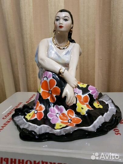 Фарфор СССР.Дулево.Отдыхающая цыганка