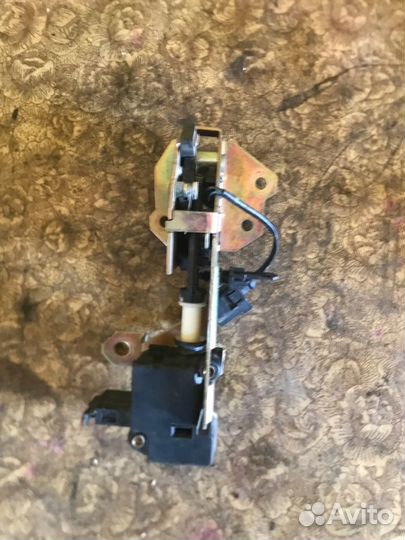 Замок стекла багажника Porsche Cayenne 955 2005