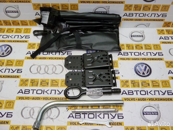 Крюк буксировочный+набор инструментов Ауди Q5