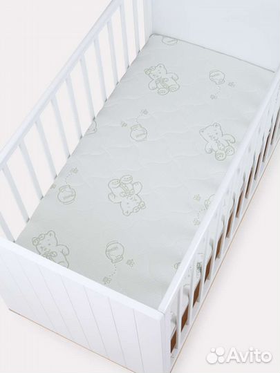 Детская кроватка с маятником