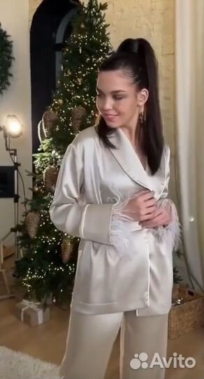 Костюм из премиального атласа в пижамном стиле