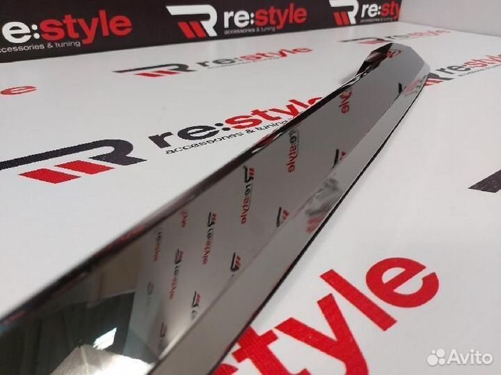 Накладка на 5-ю дверь Lexus LX450d