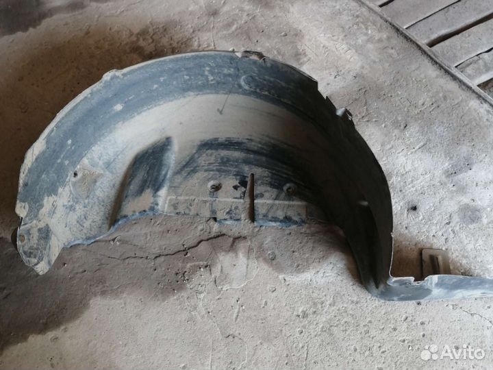 Подкрылок на renault fluence