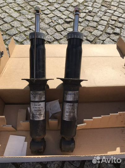 Продам задние амортизаторы AudiQ7