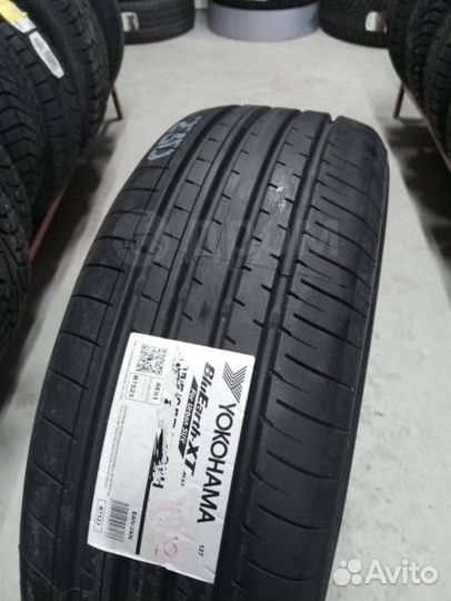 Yokohama BluEarth-XT AE61 235/60 R18