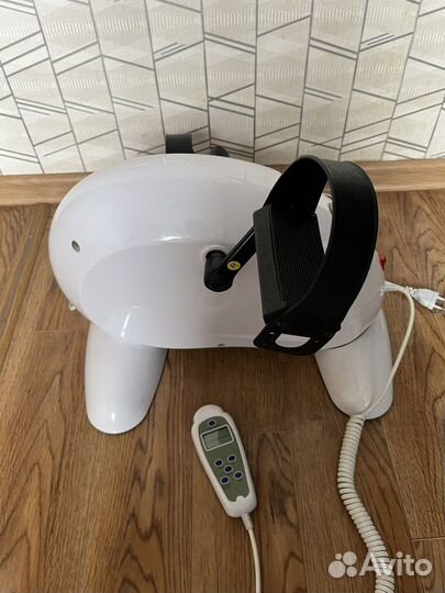 Педальный тренажер с электродвигателем