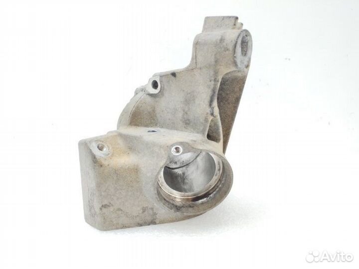 Кронштейн двигателя левый Mercedes-Benz E-Class