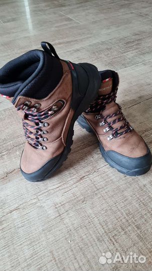 Трекинговые ботинки