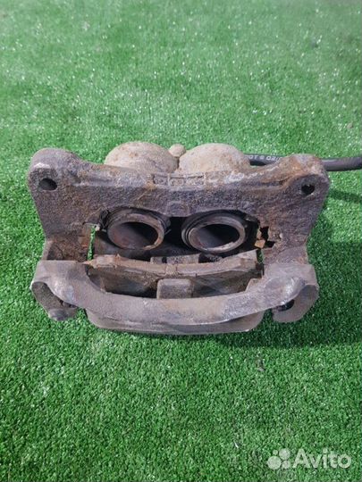 Суппорт тормозной передний правый Mitsubishi