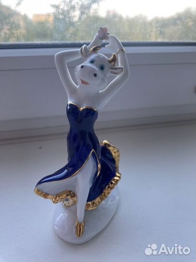 Три статуэтки