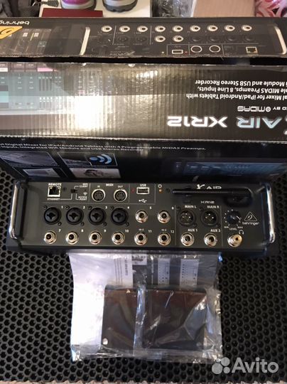 Цифровой микшерный пульт behringer xr12