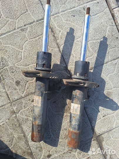 Передние стойки passat cc
