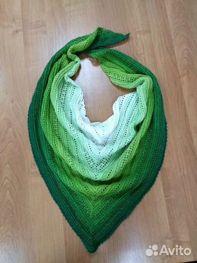 Бактус / платок вязаный крючком