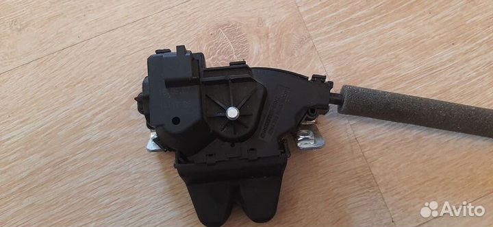 Замок крышки багажника Mercedes C-Class W204