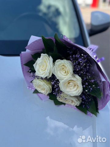 Букет из роз и гипсофилы