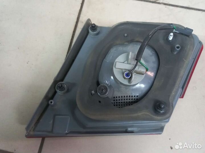 Левый фонарь в крышку багажника Шевроле Круз седан