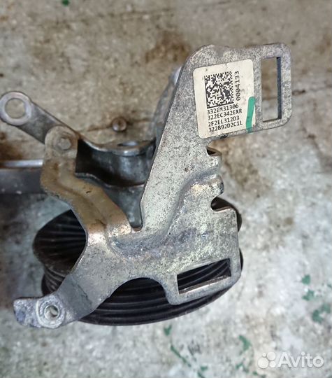 Обводной ролик с кронштейном Mercedes m278 m157