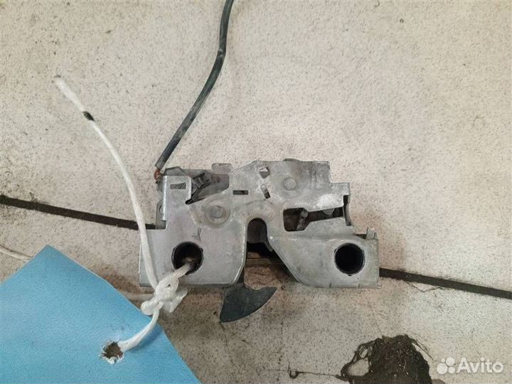 Замок капота Skoda Rapid 2012