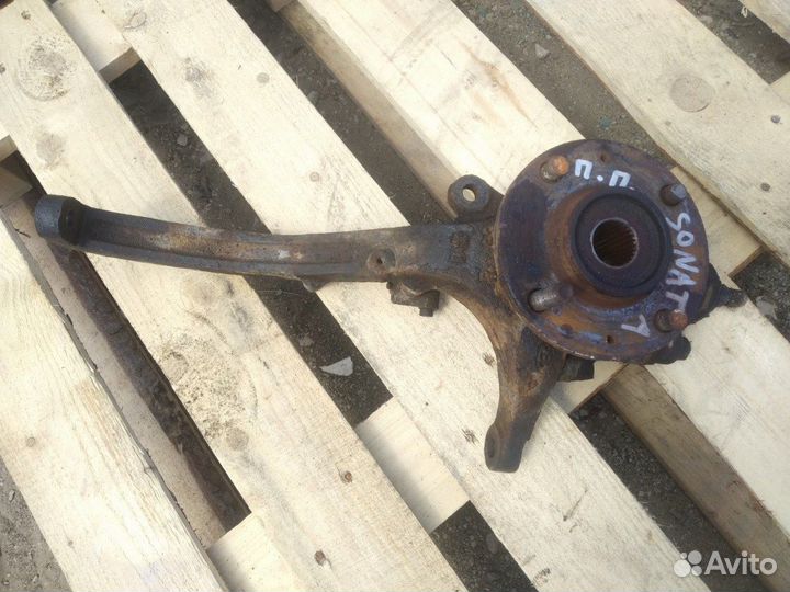 Поворотный кулак передний правый Hyundai Sonata EF