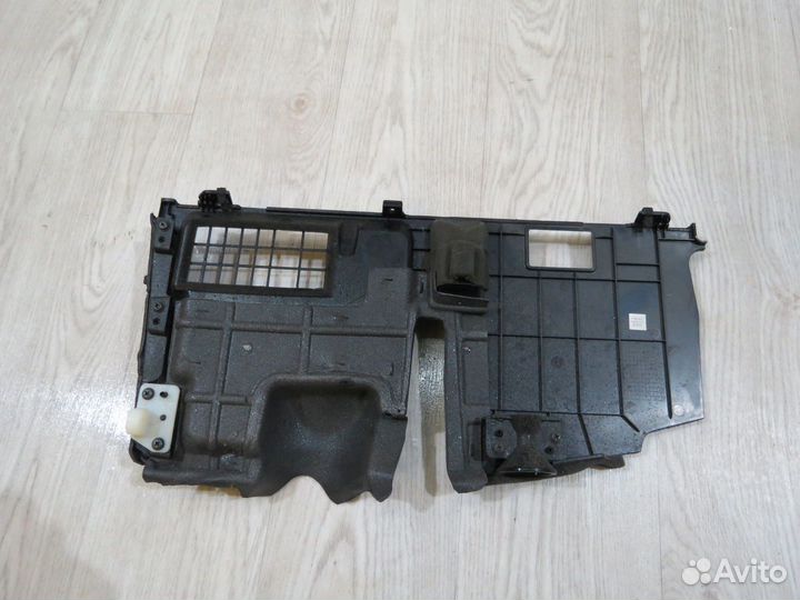 Накладка торпедо левая нижняя Kia Quoris