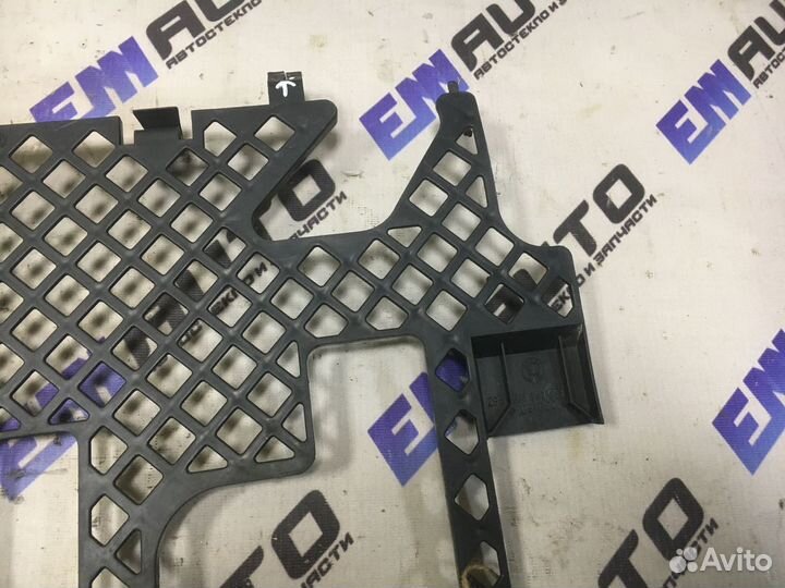 Накладка торпедо правая нижняя Шкода Октавия тур