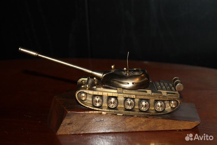 Модель танка Т-64.бронзапостамент