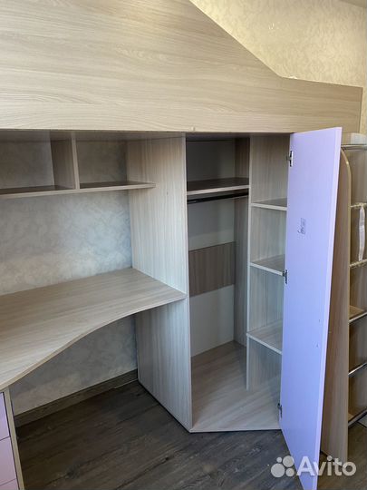 Двухъярусная кровать со столом